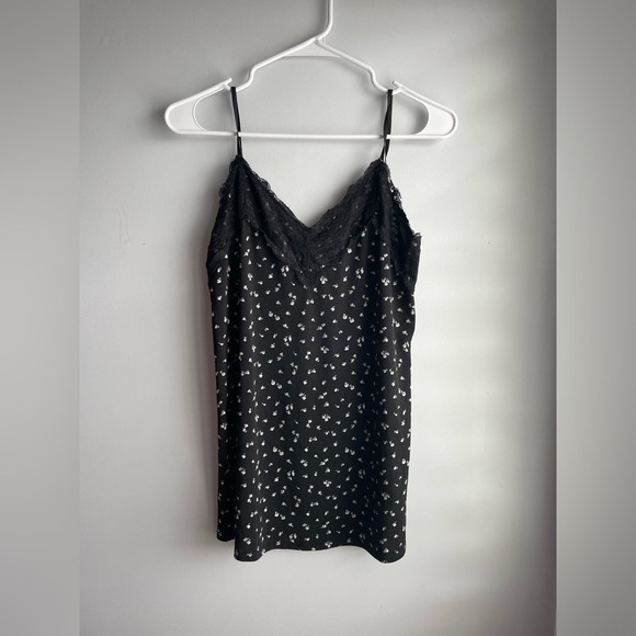 💖(2 for $15)💖 Black Floral Lace Trim Cami Top - Picture 2 of 4